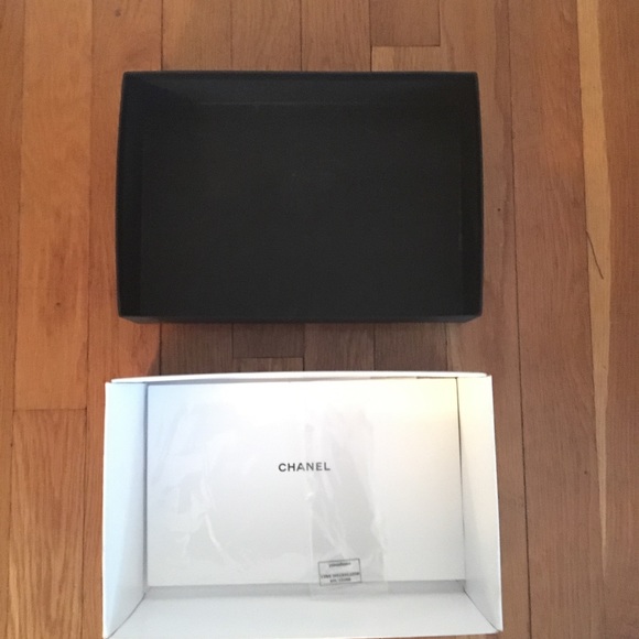 SOLD. Sorry. Chanel box with care guide. - Picture 5 of 6